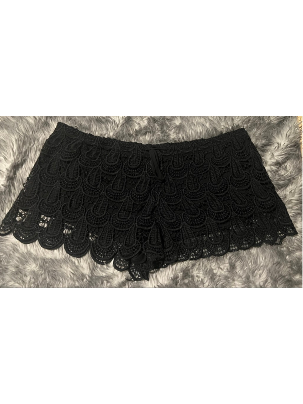 Women's divided Black Lace Crochet Shorts L - Picture 2 of 6